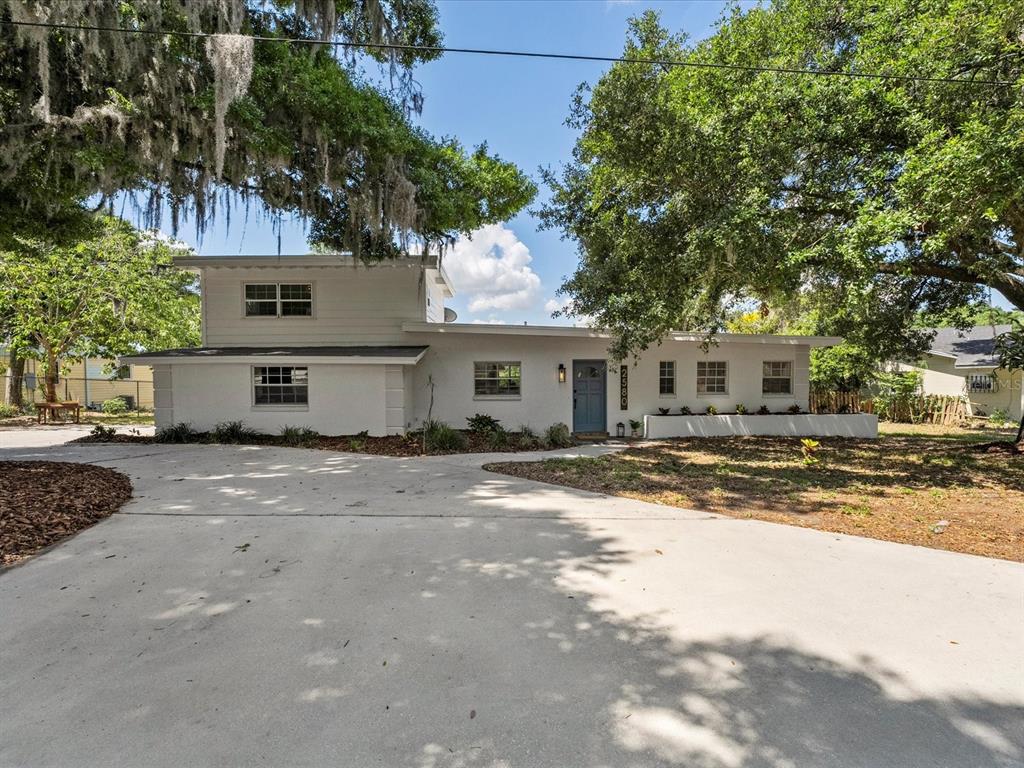 a view of a house with a yard