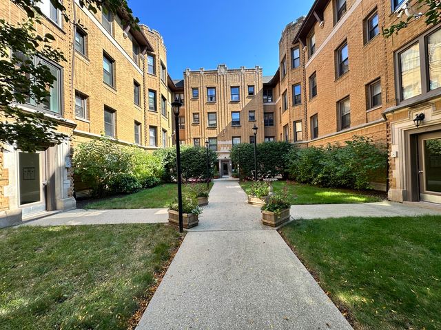 $164,000 | 7715 North Hermitage Avenue, Unit 2C | East Rogers Park