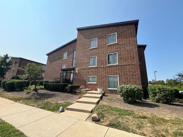 $170,000 | 900 Perrie Drive, Unit 304 | Elk Grove Village