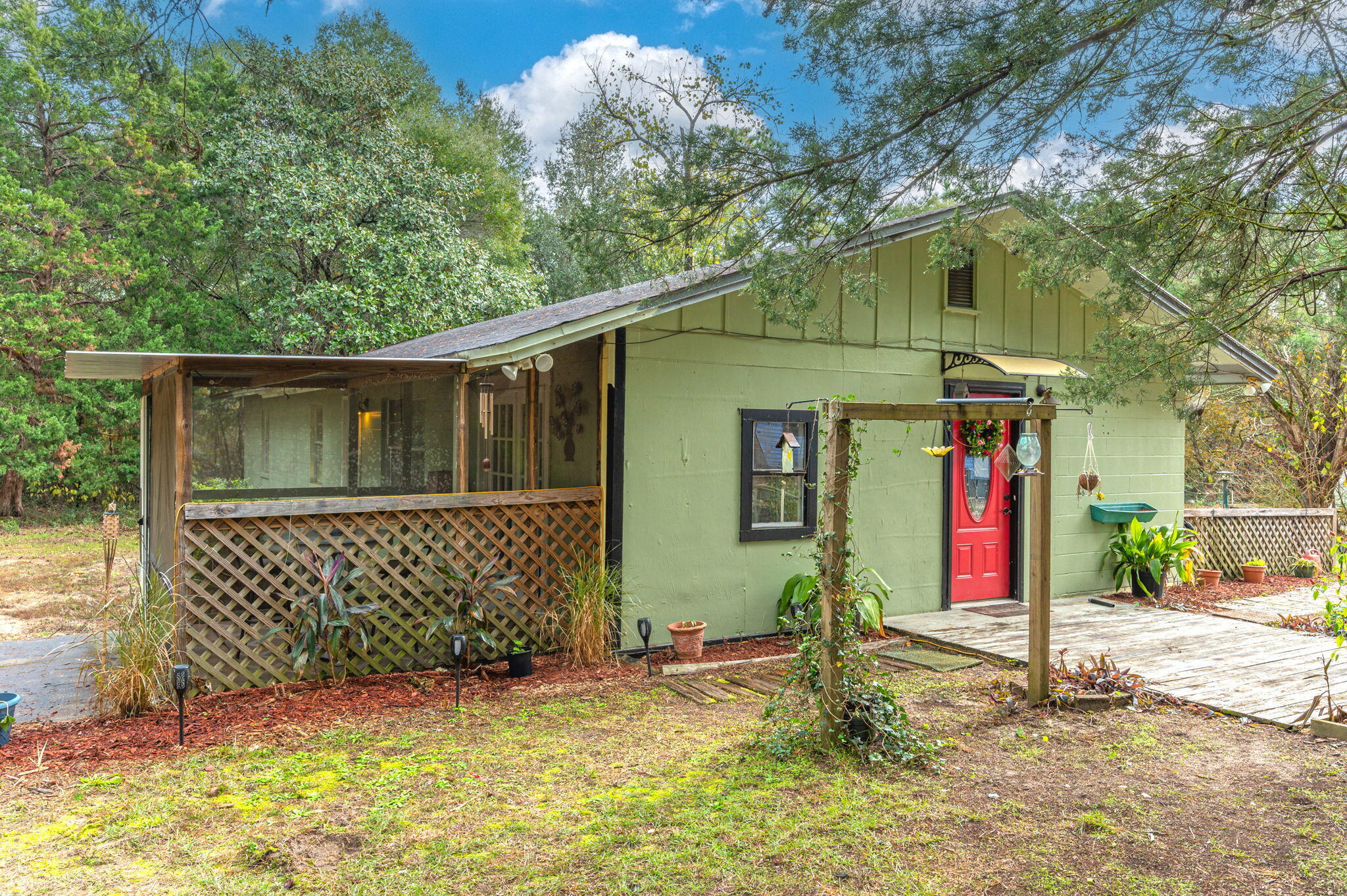 a view of a house with a yard