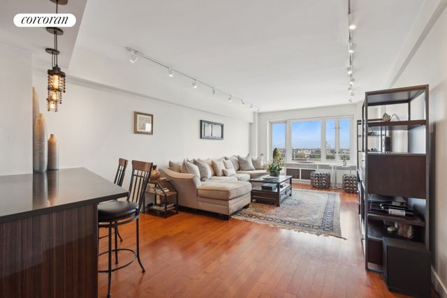 $845,000 | 1 Gracie Terrace, Unit 14B | Upper East Side