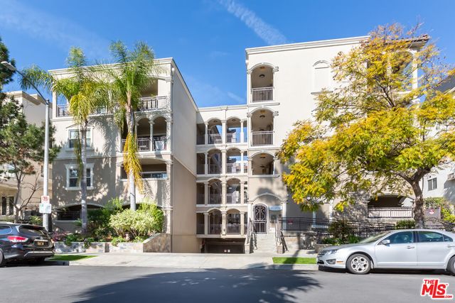 $909,000 | 423 Arnaz Drive, Unit 102 | Beverly Center-Miracle Mile