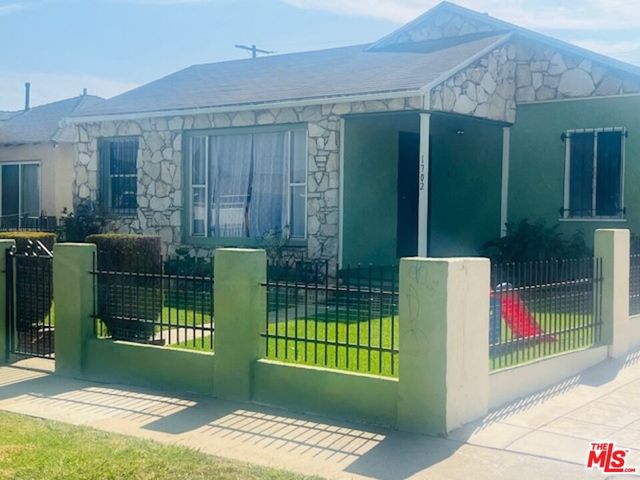 $630,000 | 1702 West Arbutus Street | South Compton