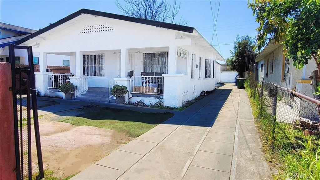 a view of a house with backyard and sitting area