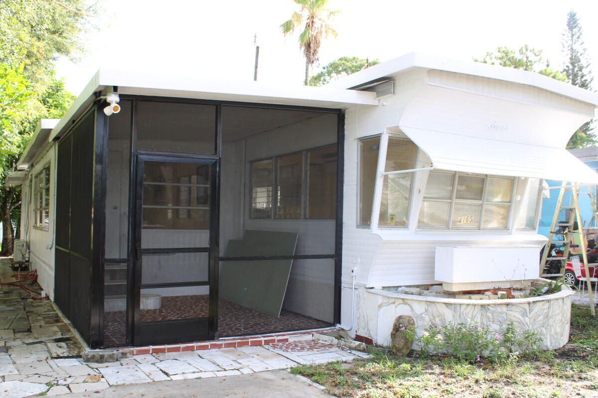 a view of a entryway of the house