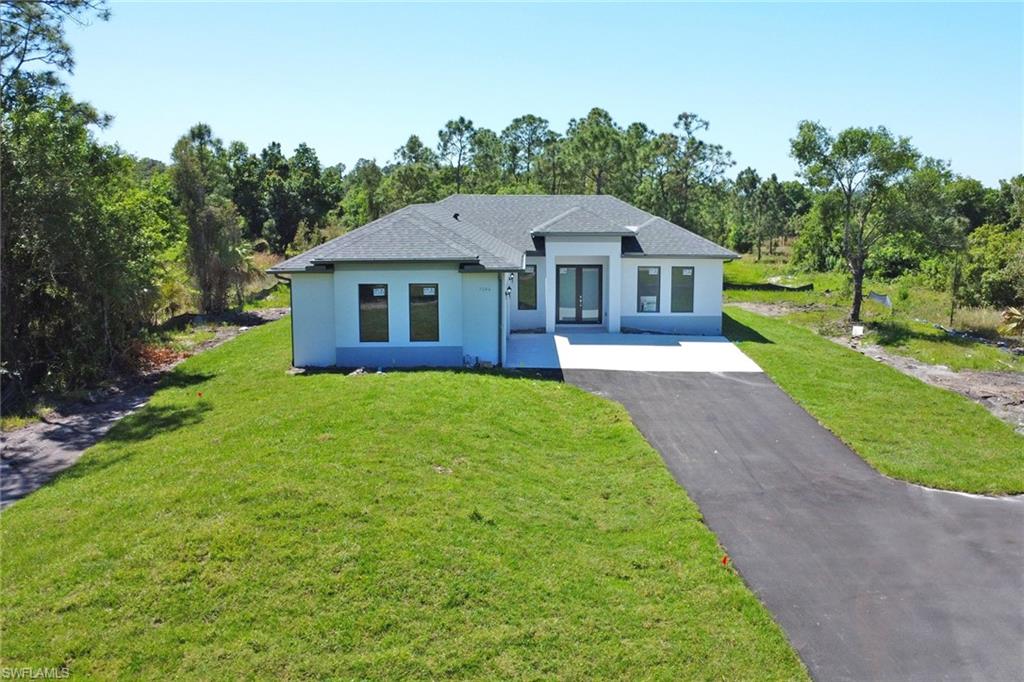 View of front of house featuring a front yard