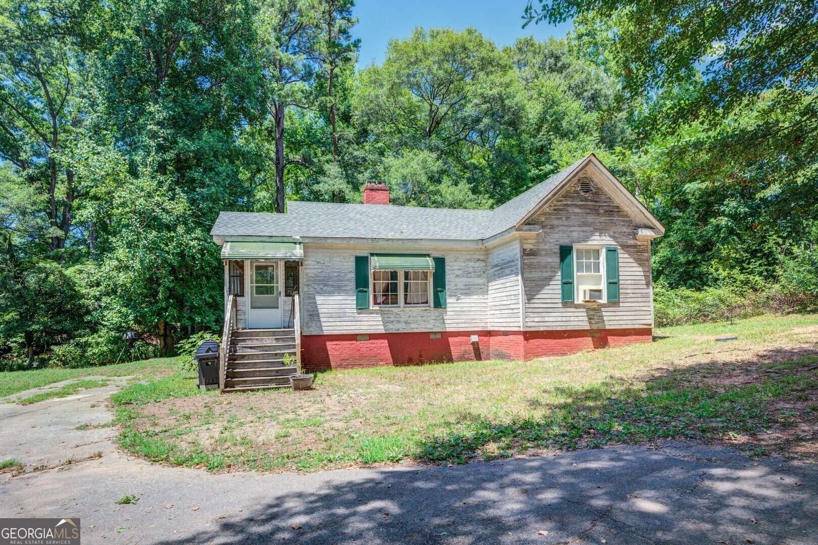 a front view of house with yard and green space