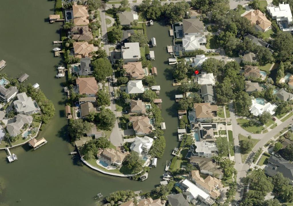 Just a few houses from the open waters of Tampa Bay