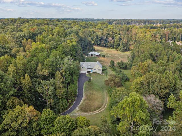 $1,200,000 | 826 Deer Path Place | White Oaks