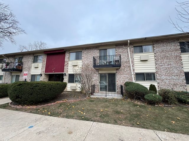 $169,000 | 8995 Kennedy Drive, Unit 1E | Maine Township - Cook County