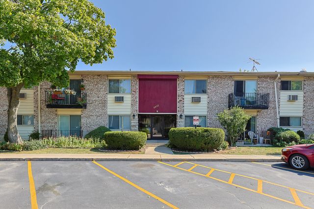 $169,000 | 8995 Kennedy Drive, Unit 1E | Maine Township - Cook County