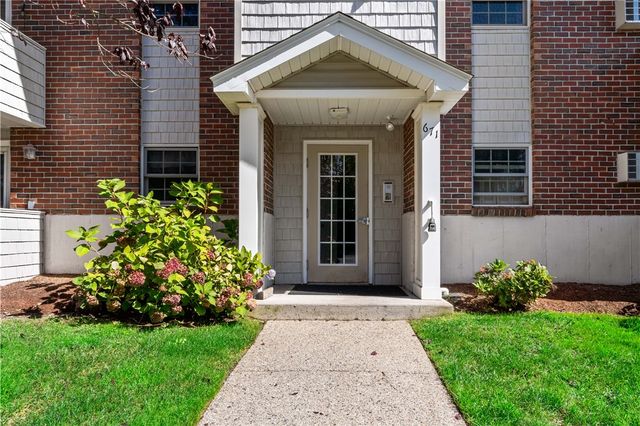 $289,900 | 671 Metacom Avenue, Unit 34 | Bristol