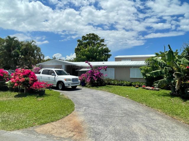 $695,000 | 205 Southeast 21st Avenue | Boynton Beach