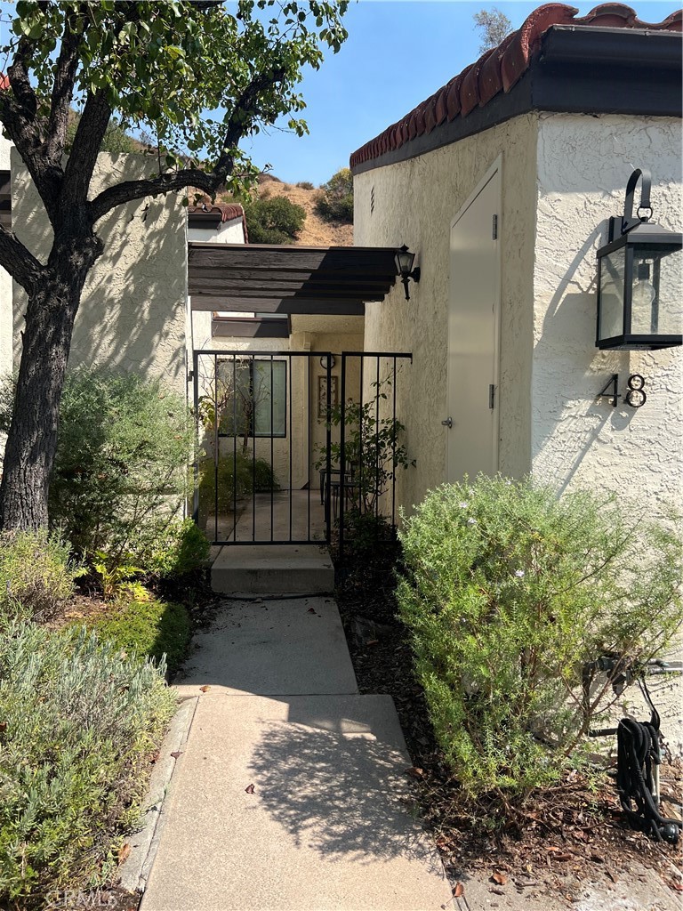 a view of a back yard of the house