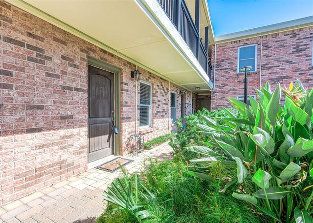 $215,000 | 402 Postoffice Street, Unit 105 | University of Texas Medical Branch