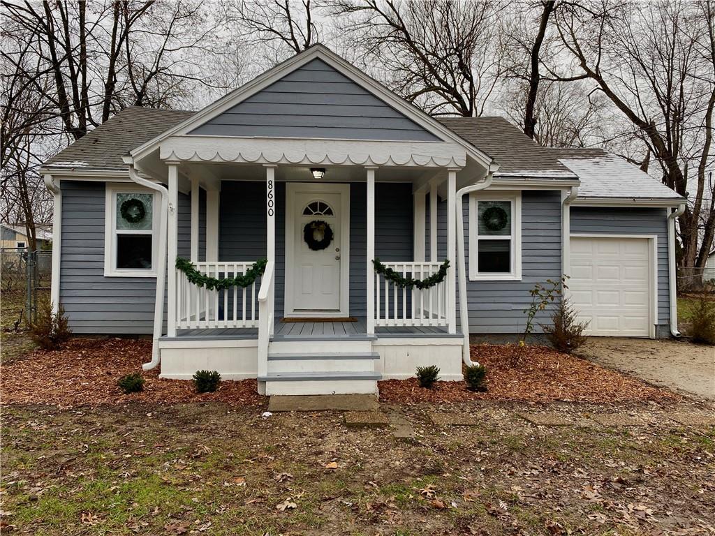 Tiny Homes in Wichita Kansas: 24-ft. Farmhouse on Wheels