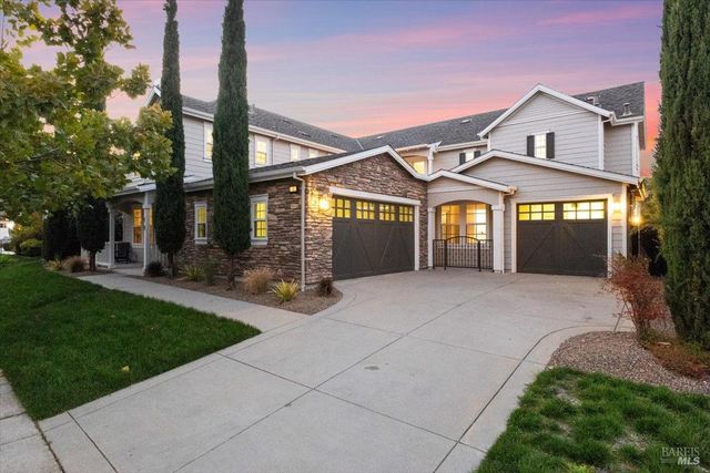 $2,295,000 | 10 Creekview Court | Southwest Novato