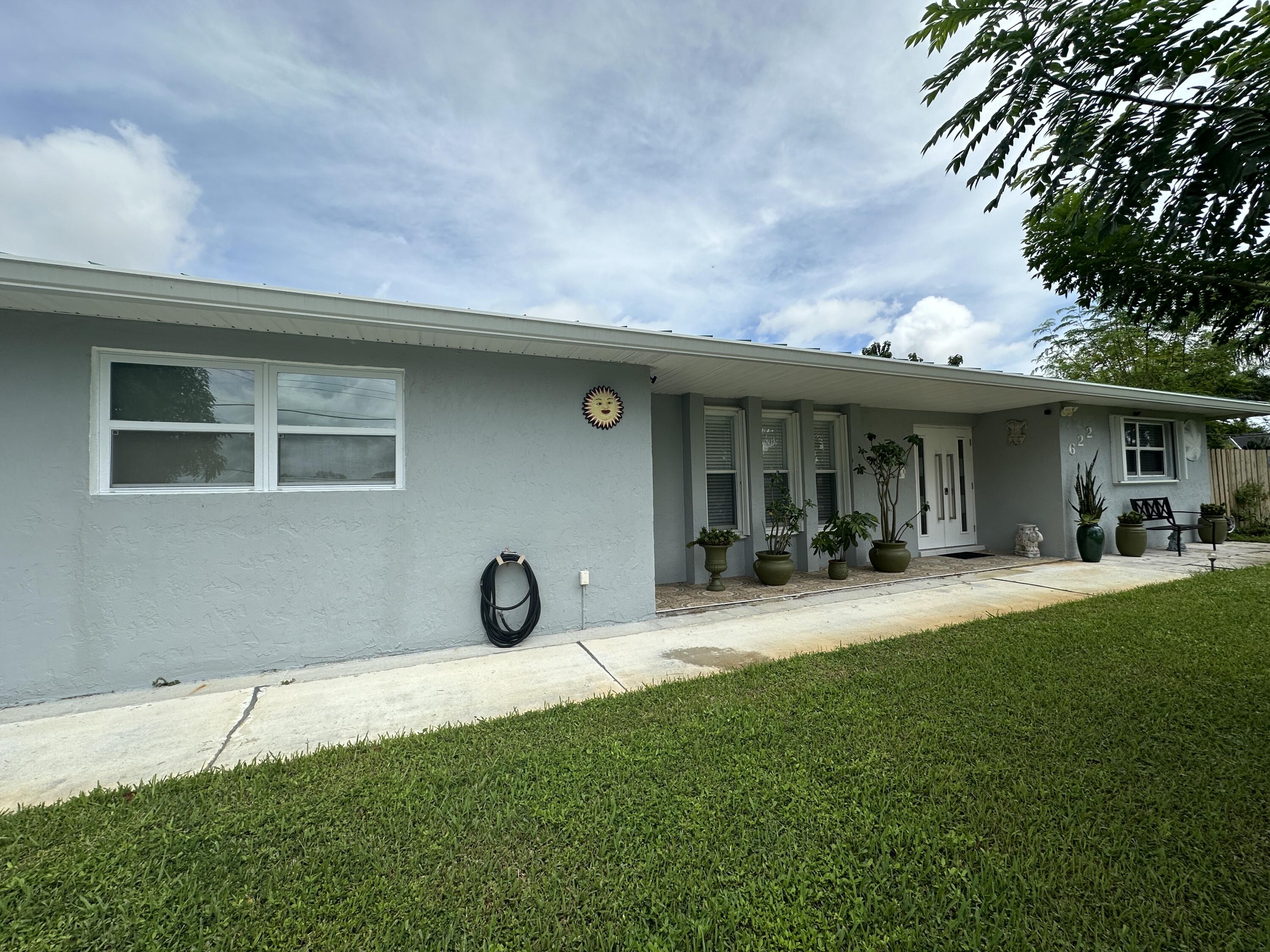 a view of an house with backyard space and porch