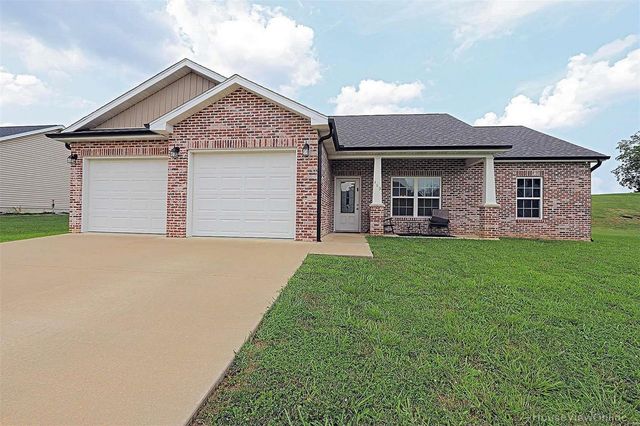 $271,800 | 463 Castle Leoch Drive | Byrd Township - Cape Girardeau County