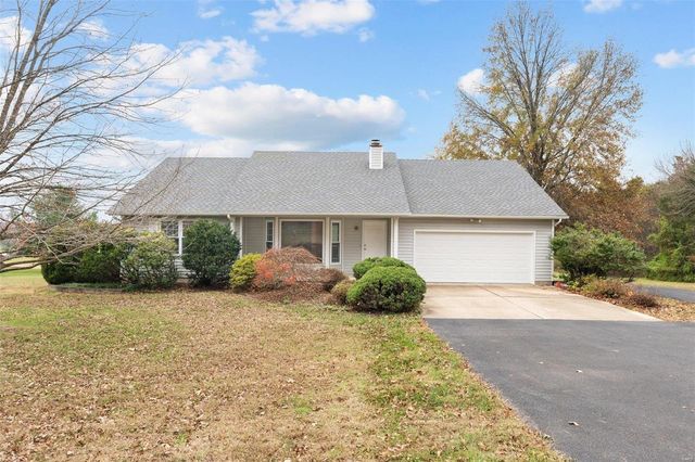 $420,000 | 330 Osage Drive | Central Township - Franklin County