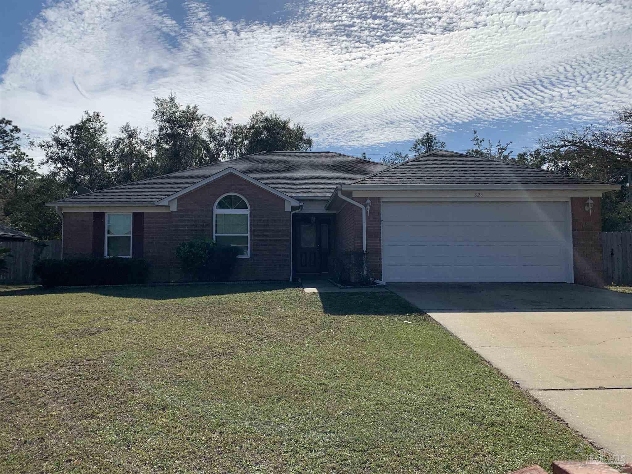 a view of front of a house with a yard