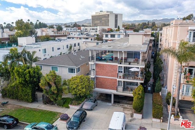 $6,600,000 | 11927 Gorham Avenue | Brentwood