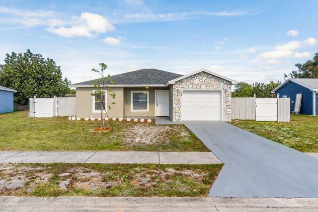 $364,900 | 929 Southeast Forrest Park Drive | East Stuart