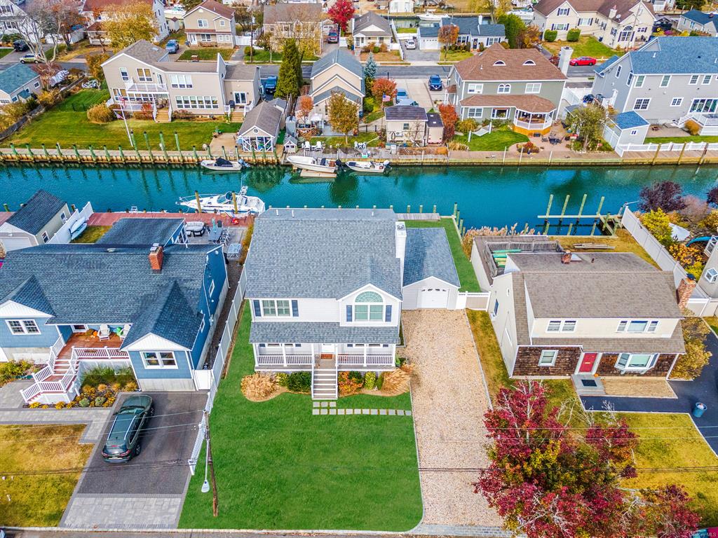 Birds eye view featuring a water view