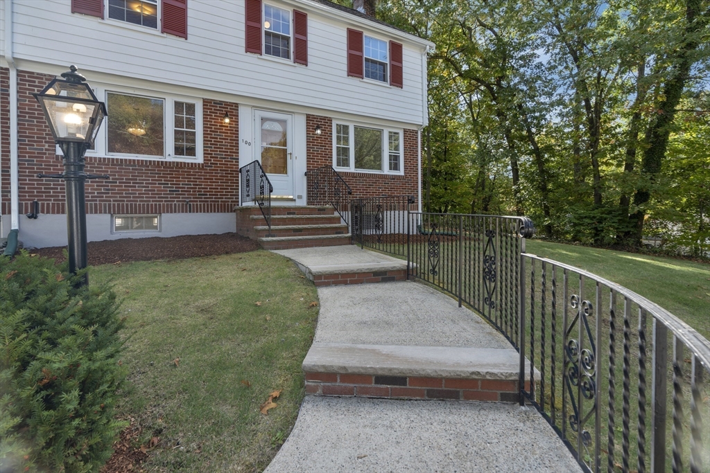 a view of a house with backyard and porch