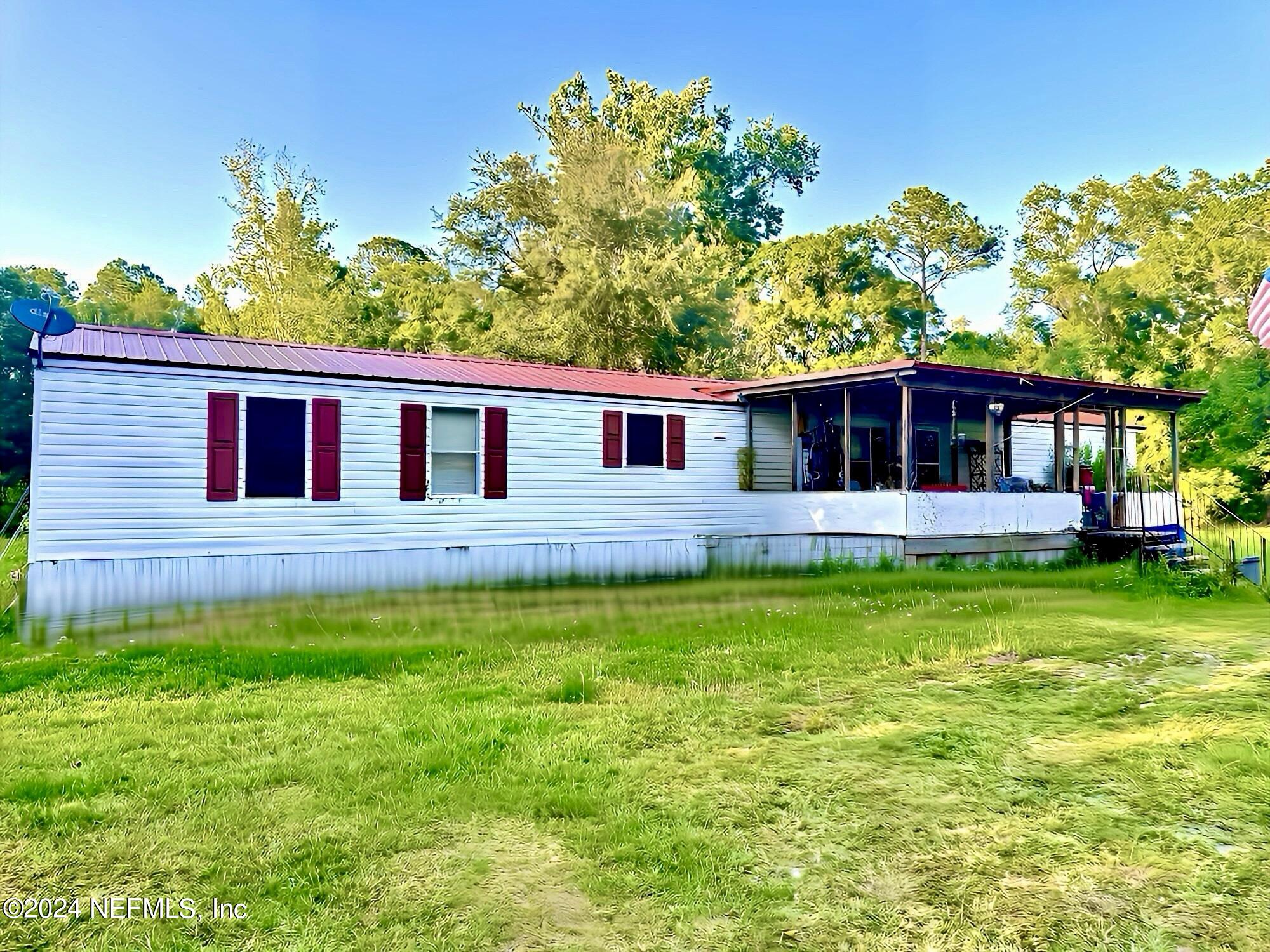 a view of a house with a backyard