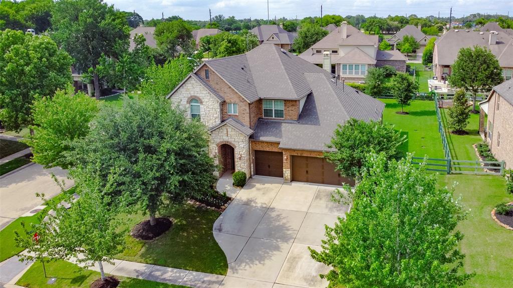 Welcome to this exquisite home nestled in the prestigious master-planned community of Fulbrook on Fulshear Creek. With its prime location on a corner lot, this residence offers 4 bedrooms and 3.5 bathrooms, showcasing elegance at every turn.