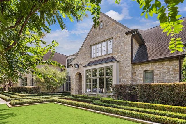 $8,200,000 | 601 Lindenwood Drive | Hunters Creek Village