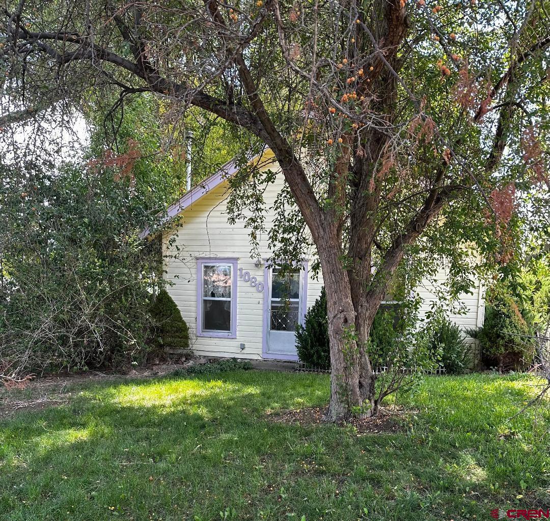 a view of house with backyard