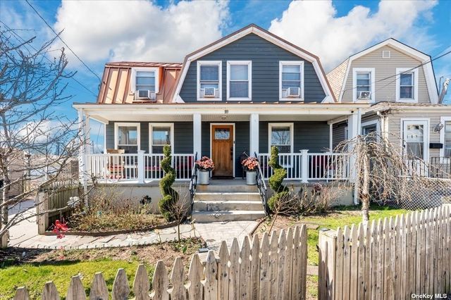 $775,000 | 109 Jeanette Avenue | Inwood