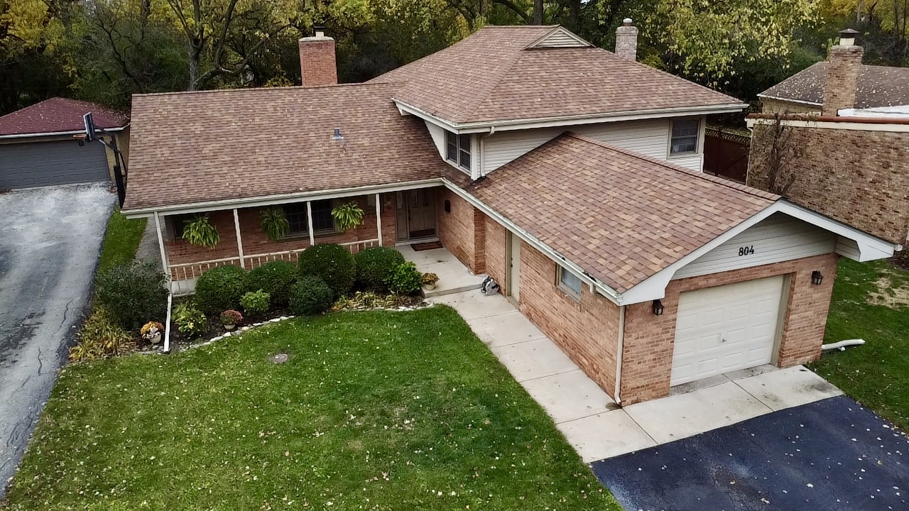 an aerial view of a house having yard