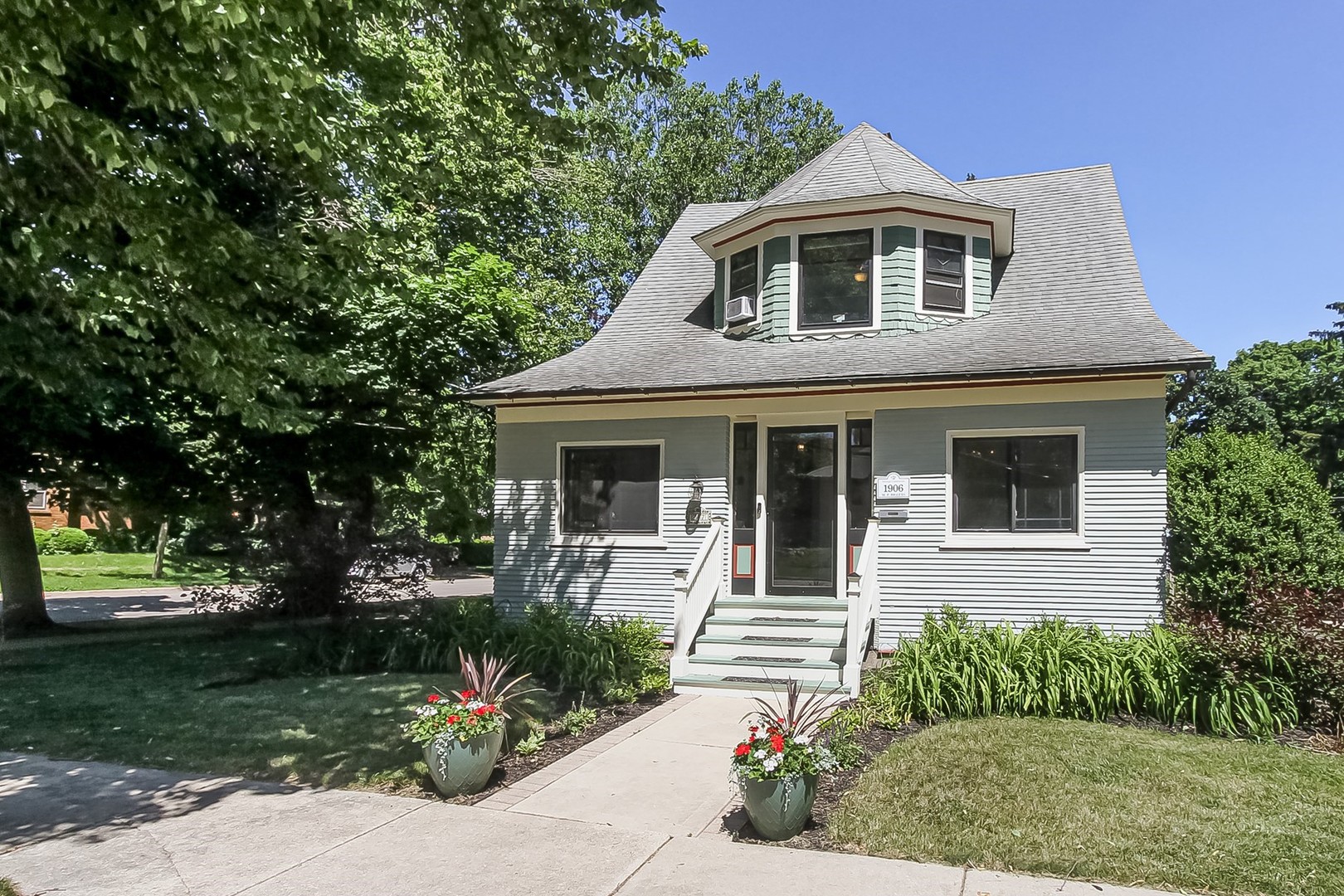 287 Hamilton Avenue, Elgin, IL 60123 | Compass