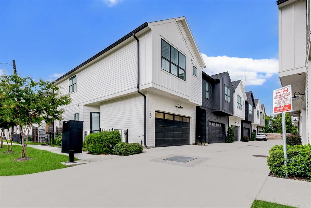 Photos depict a model home built on the same floor plan as the listed property. Variations may exist; visit in person for accurate details