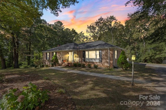 $460,000 | 1935 Berkshire Drive | Southwest Gastonia