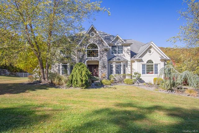 $1,475,000 | 3 Beaver Pond Court | Stony Point Hamlet