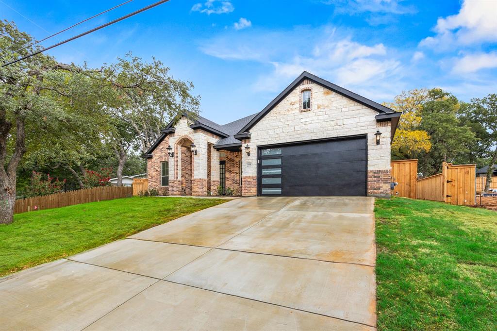 a view of a house with a yard