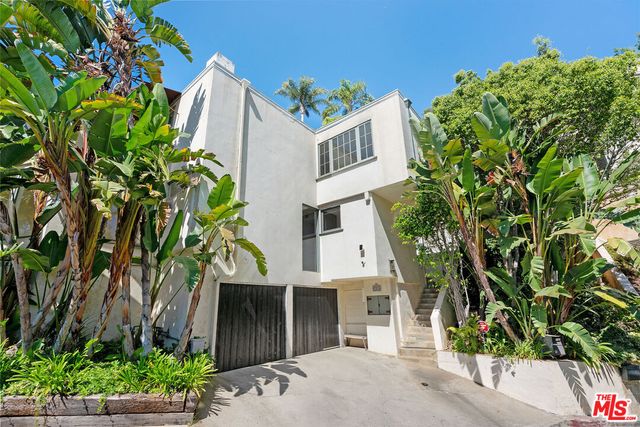 $1,799,000 | 9315 Lloydcrest Drive | Beverly Hills Post Office