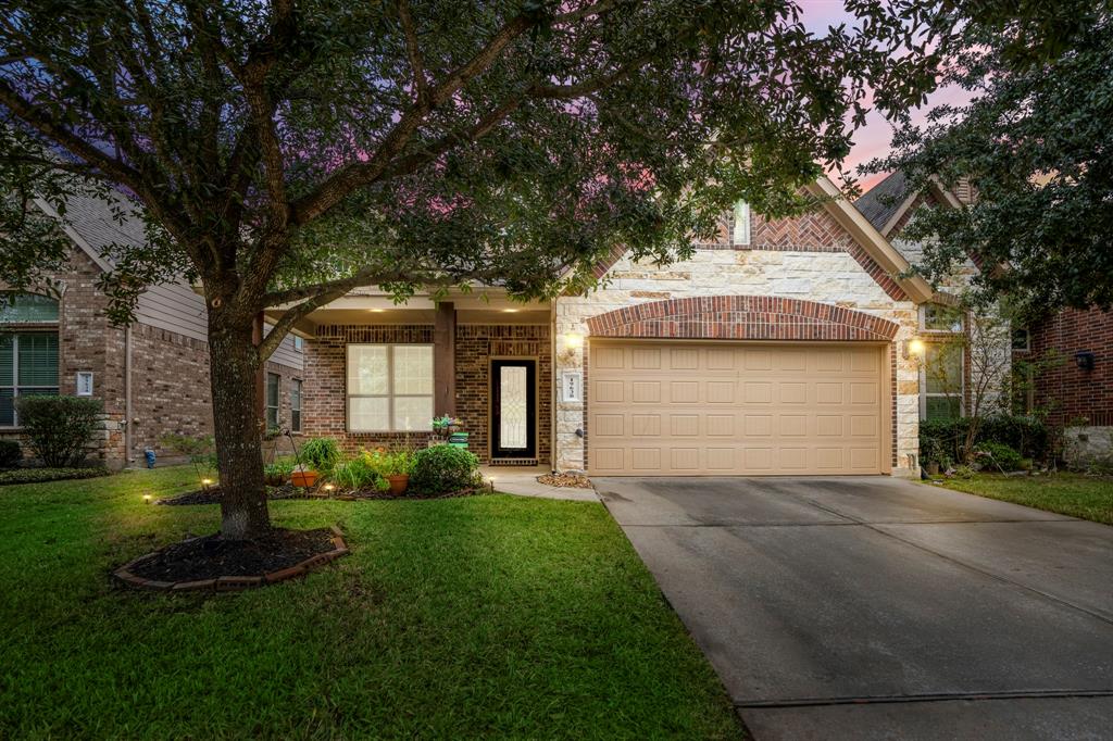 Beautiful curb appeal invite you into 19630 Candlewood Oaks in the highly desirable location of The Arbors of Gleannloch Farms.