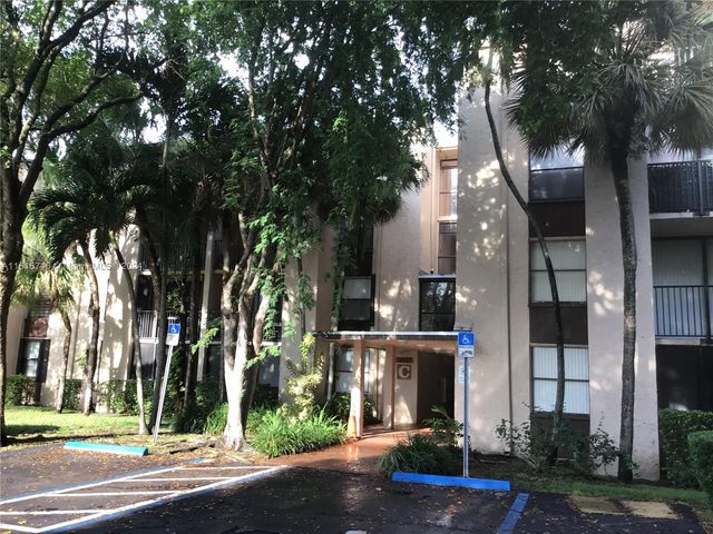 $234,900 | 14221 North Kendall Drive, Unit 401C | Kendale Lakes