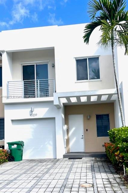 a front view of house with yard