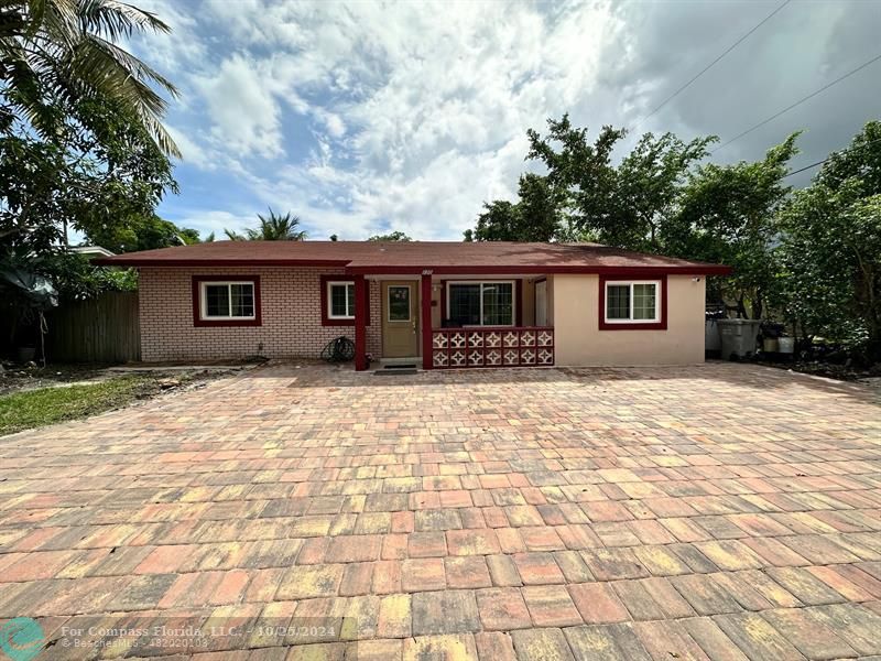 a front view of house with yard