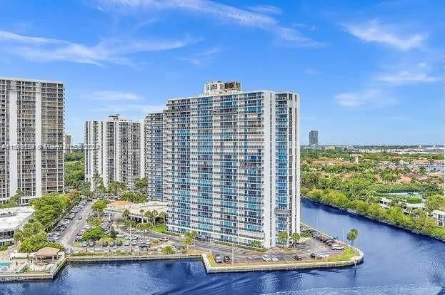 $325,000 | 20515 East Country Club Drive, Unit 248 | Aventura