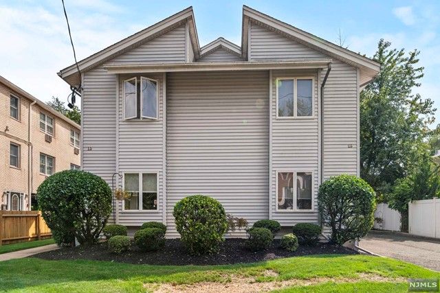 $299,900 | 15 Crest Street, Unit B | Pascack Valley