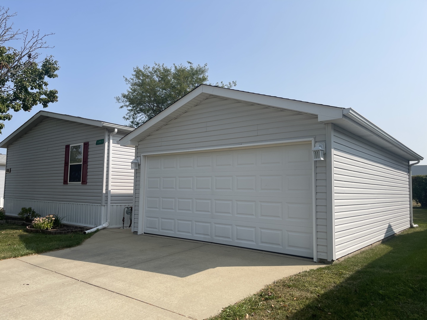 a front view of house with yard