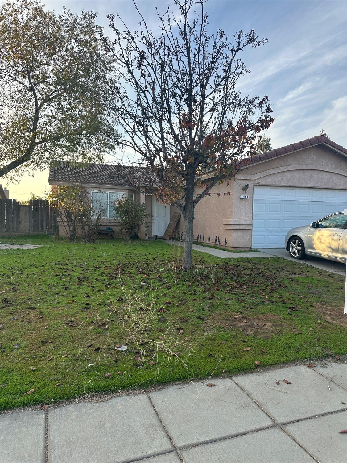 a view of a back yard of the house