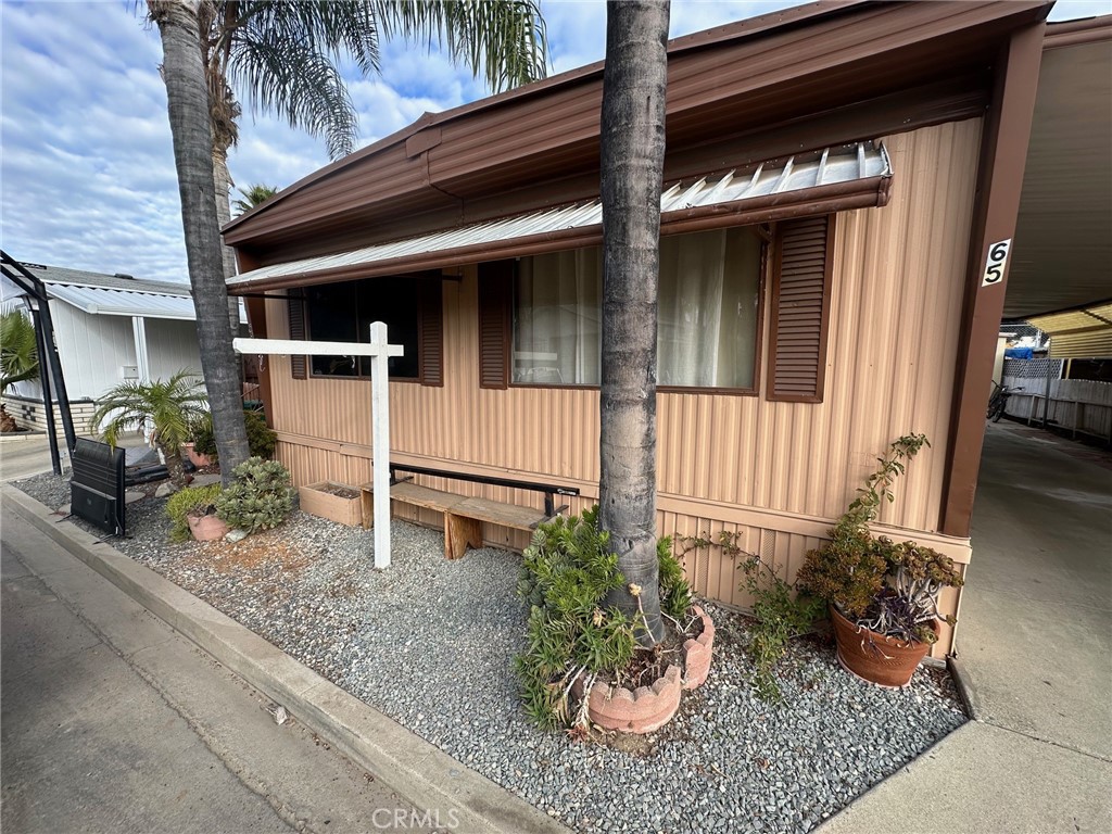 a house view with a outdoor space